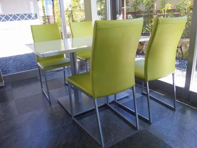 喫茶店カフェの椅子・テーブル納品例