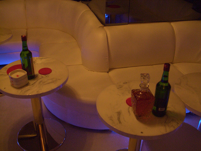 柱の出っ張りや角の柱に合わせて製作