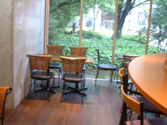 早稲田大学内レストラン 様の椅子納品例